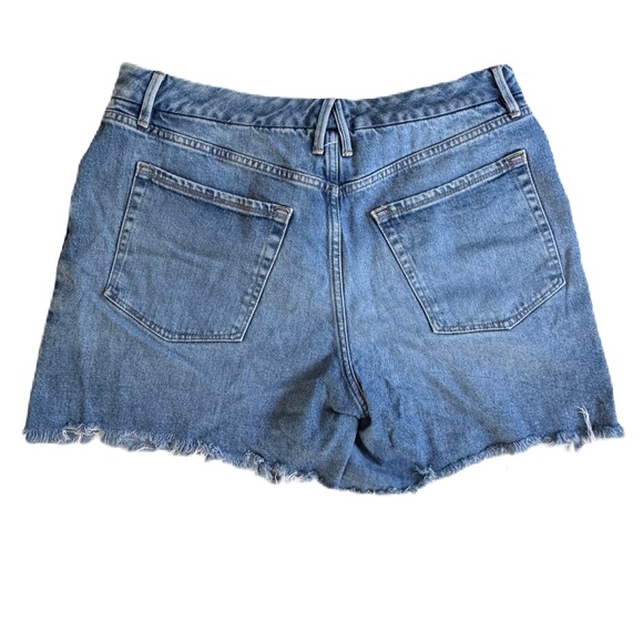 Good American Blue Jean Shorts 90s Icon Bermuda Jorts Size 14/32 - Picture 4 of 8